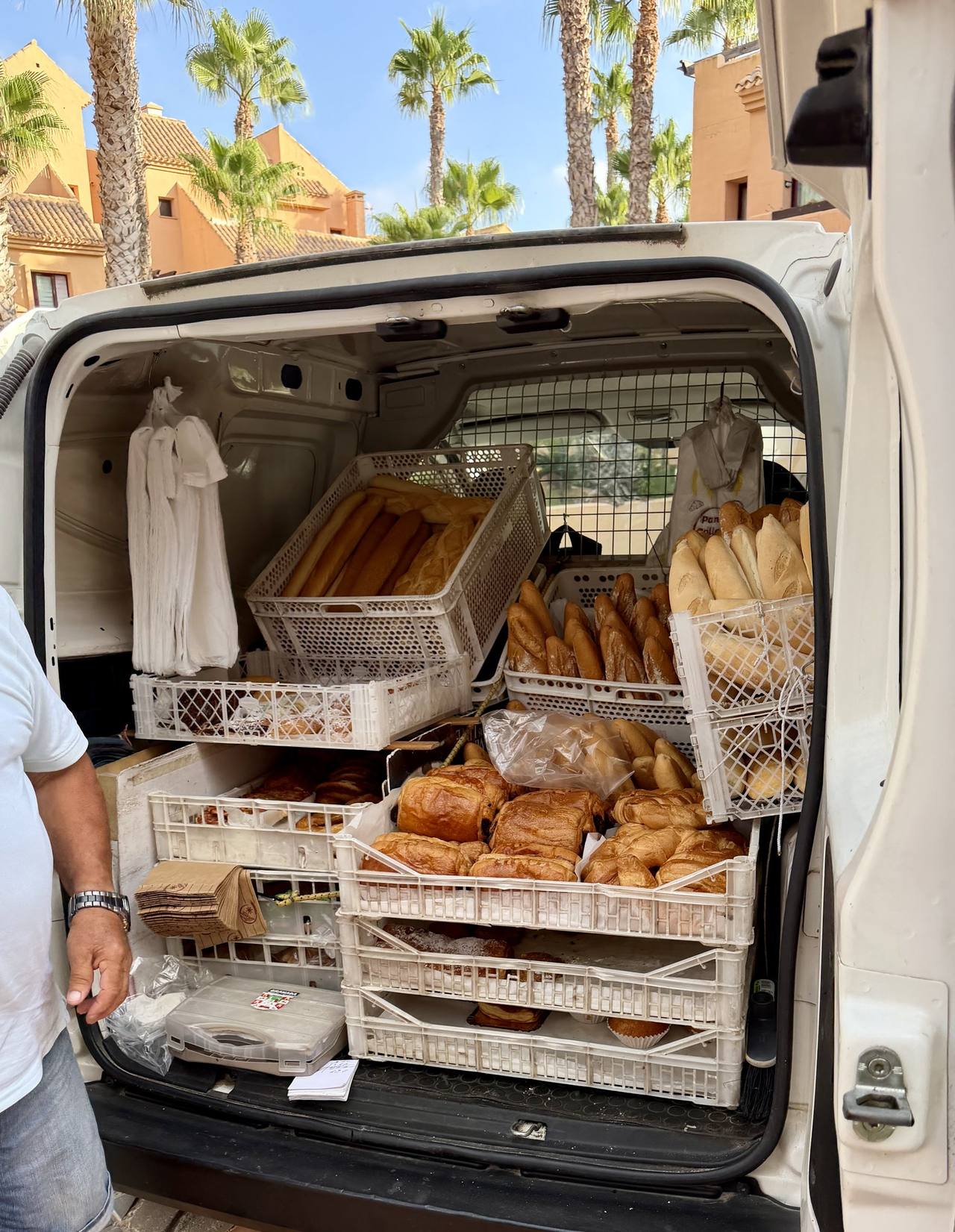 Morning bred everyday from 09:00-09:15
