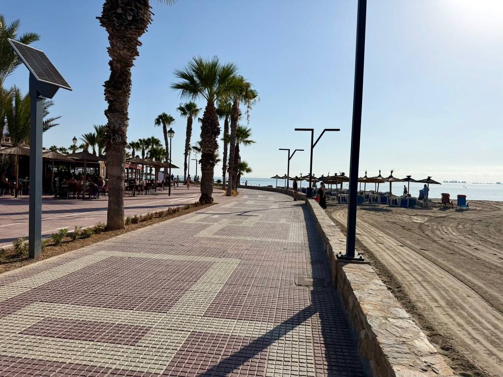 Beatch promenad and sunlounge